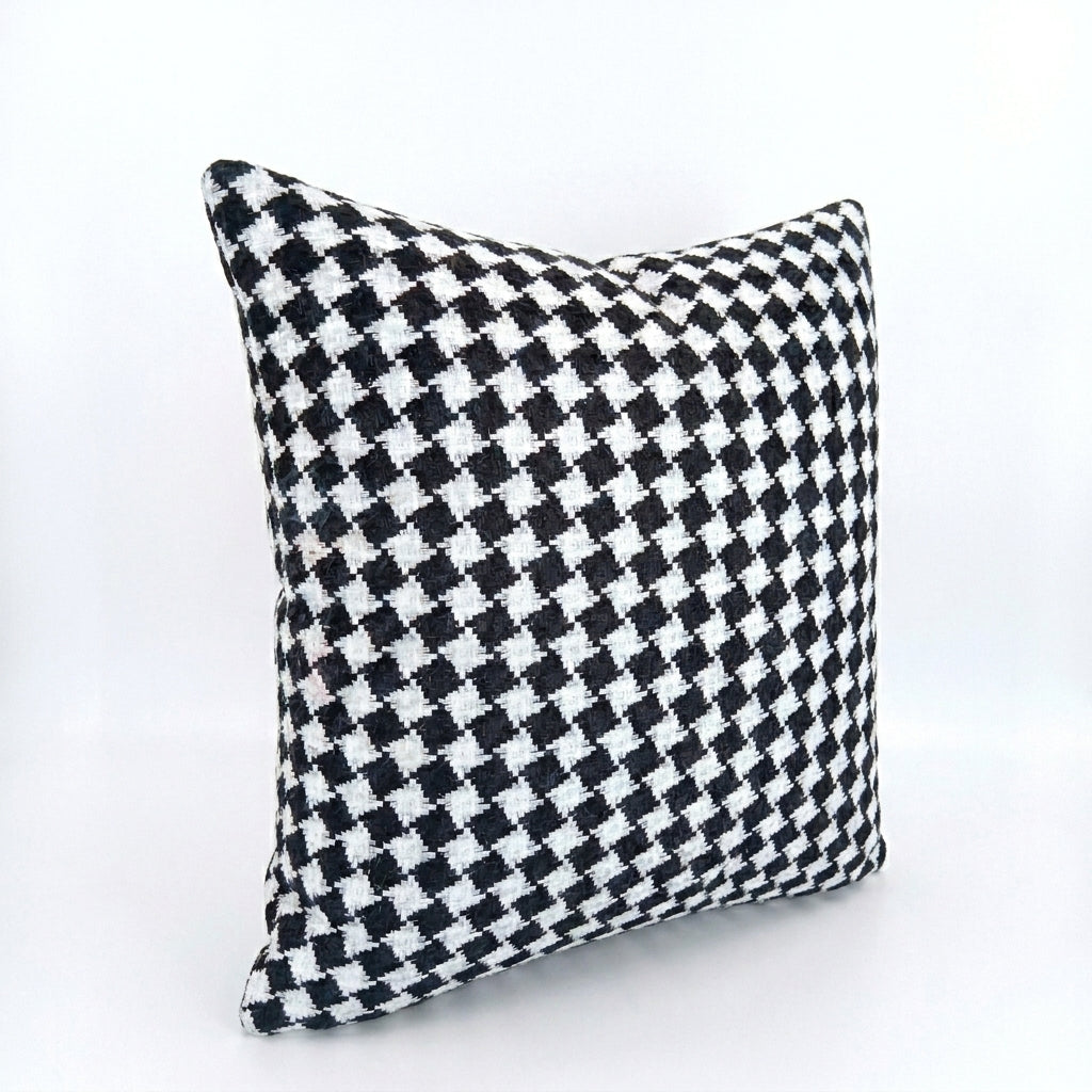 Elegancka Poszewka Dekoracyjna 43x43 cm – Klasyczna Pepitka / Szachownica (Czarny / Biel)