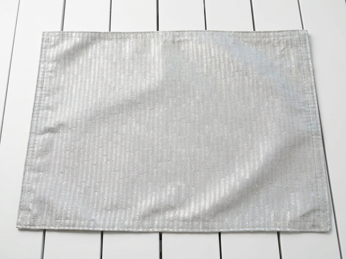Podkładka pod Talerz Szara Srebrna w Paski Stripe Mata na Stół 33x45 cm dekoracyjna