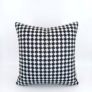 Elegancka Poszewka Dekoracyjna 43x43 cm – Klasyczna Pepitka / Szachownica (Czarny / Biel)