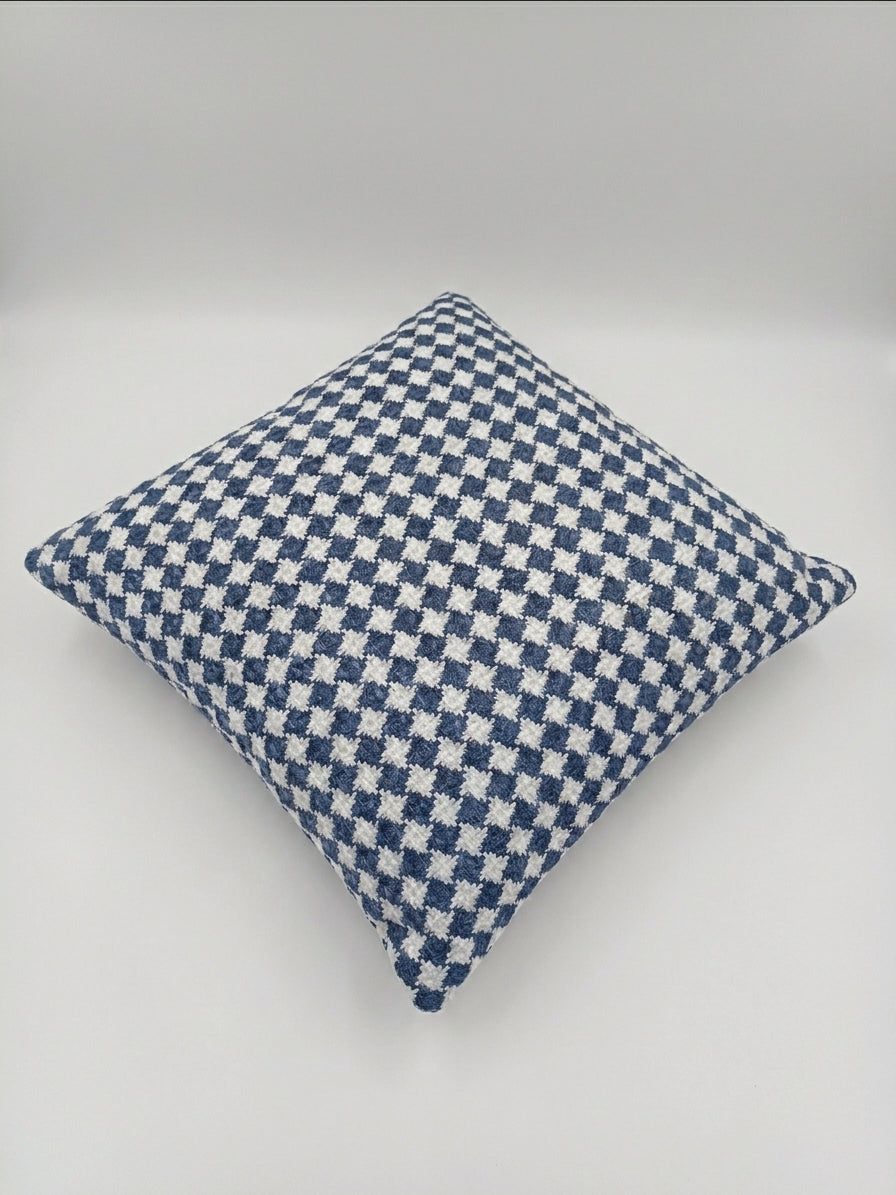 Elegancka Poszewka Dekoracyjna 43x43 cm – Tkana Pepitka 3D (Granatowy / Klasyczny Niebieski / Biel)