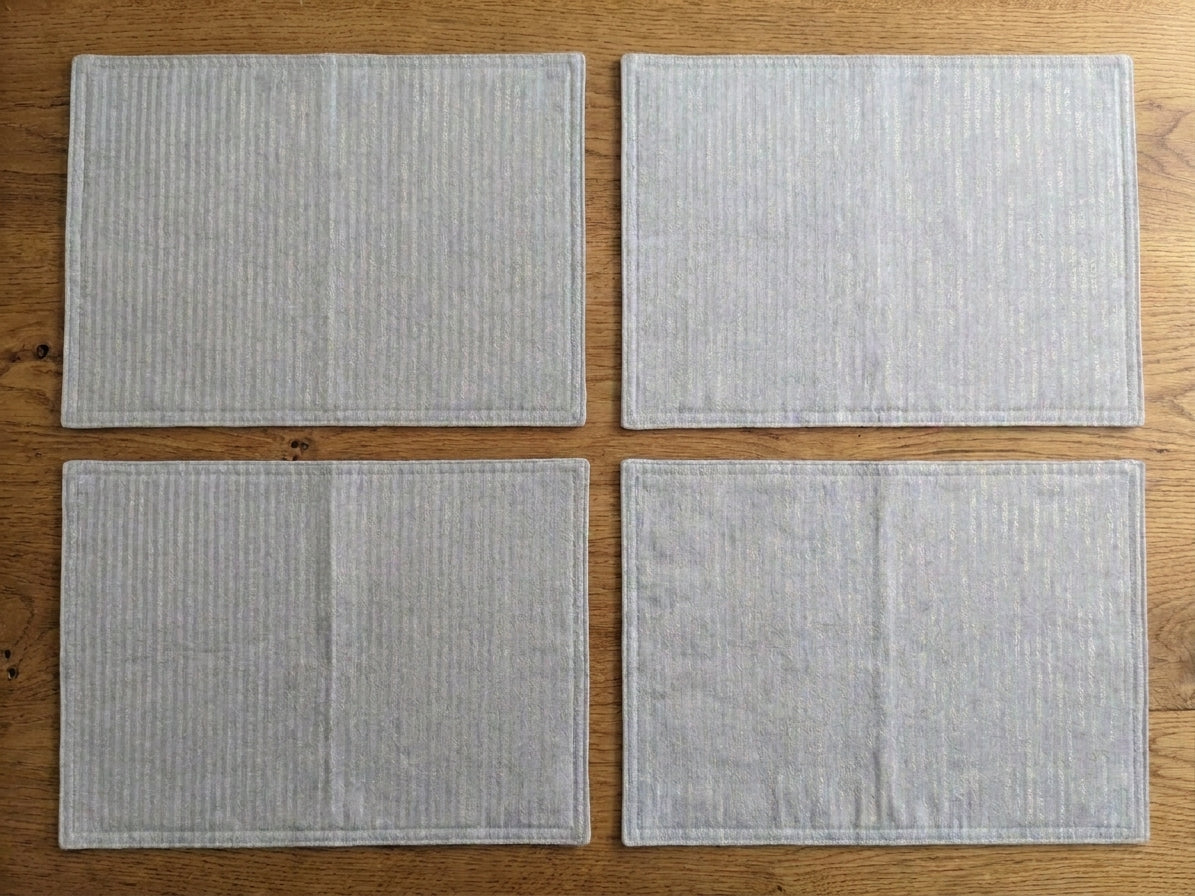 Podkładka pod Talerz Szara Srebrna w Paski Stripe Mata na Stół 33x45 cm dekoracyjna
