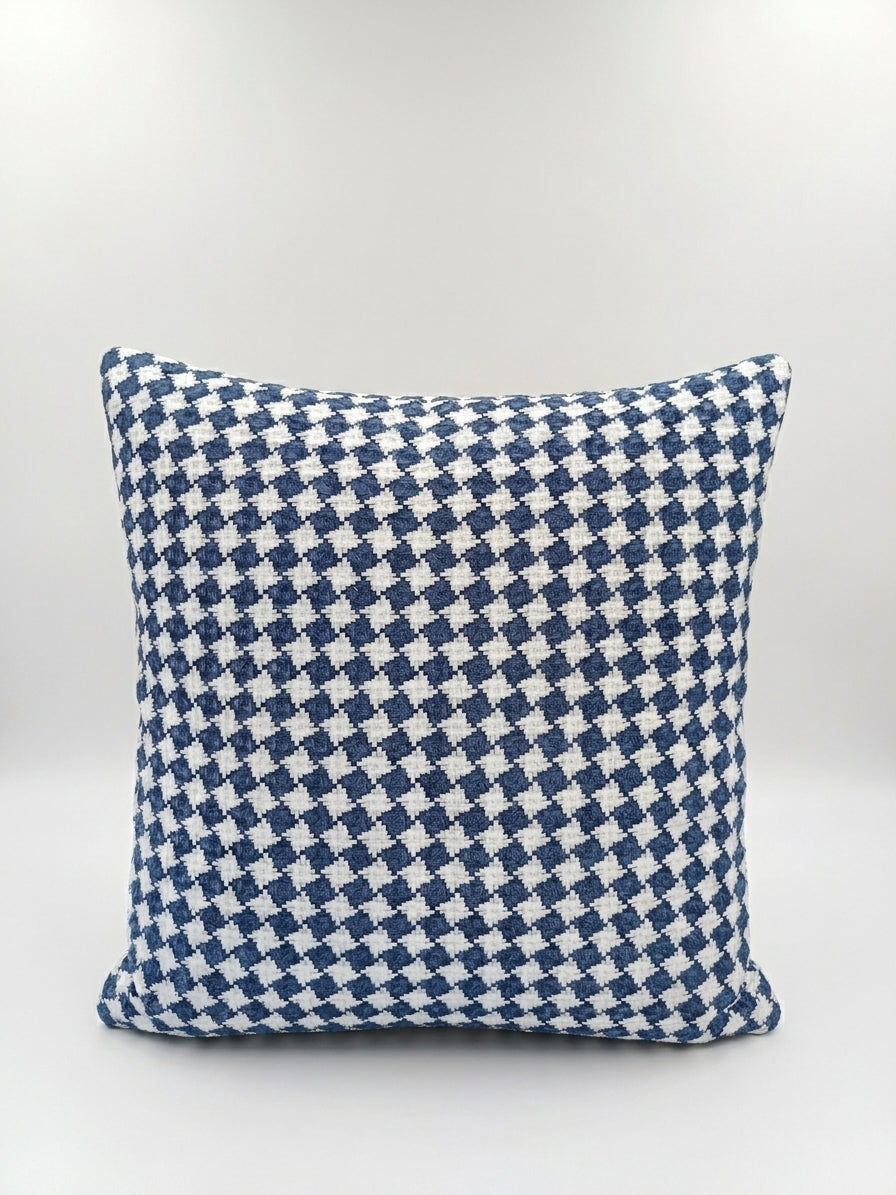 Elegancka Poszewka Dekoracyjna 43x43 cm – Tkana Pepitka 3D (Granatowy / Klasyczny Niebieski / Biel)